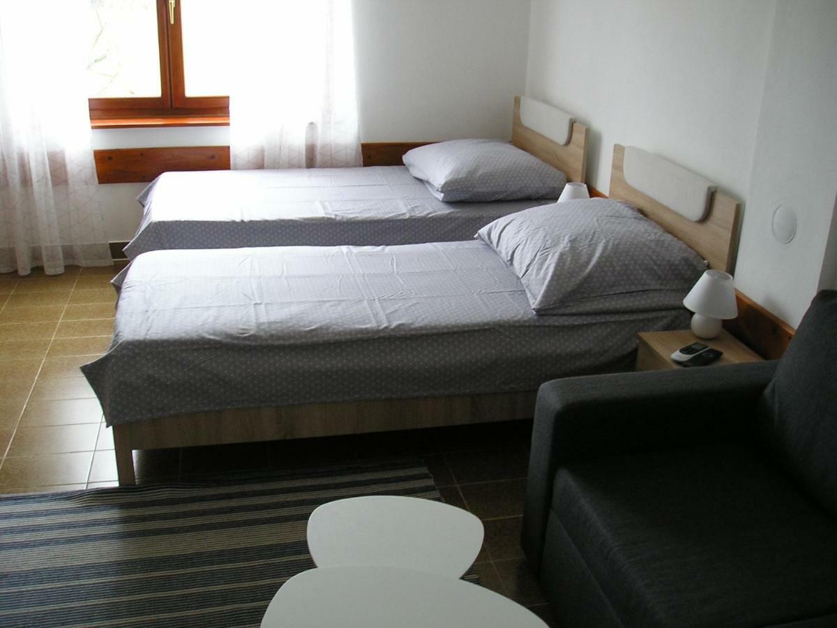 Twin Oaks Apartment Sisan Exterior photo